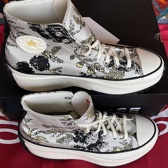 Converse 171399C
RUN STAR HIKE HI
SATURN GOLD/BLACK/EGRET
Men’s sneakers Platfrm - Picture 3 of 16